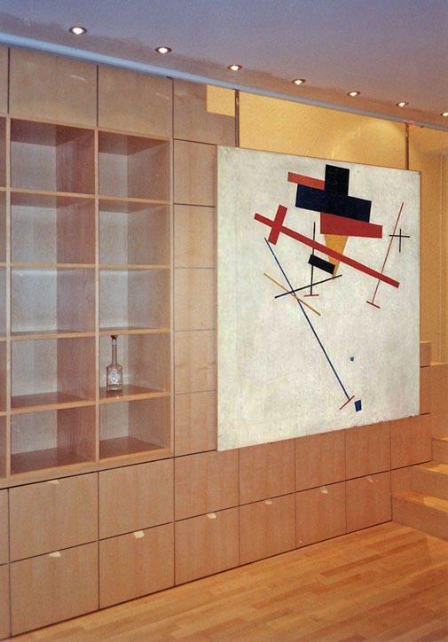 Treppe der Maisonette-Wohnung als Schrankwand mit Schiebepaneel (halb geöffnet) Haus Schrobsdorff, Berlin-Charlottenburg, Schustehrusstr.